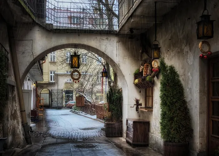 Golden Queen s Jewish District